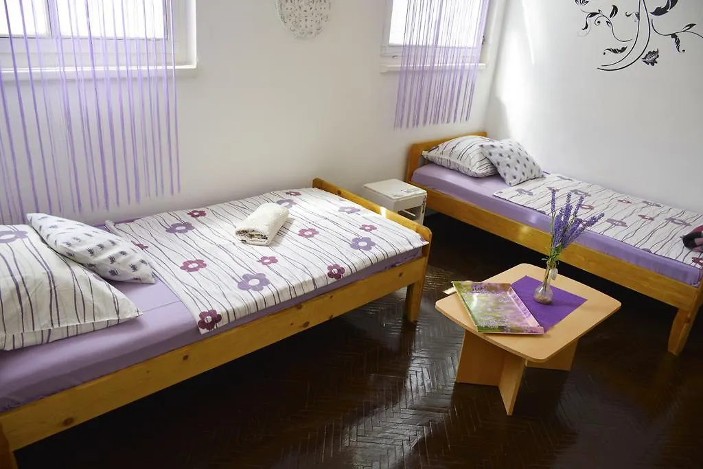 Apartments Maja Vir 0*,