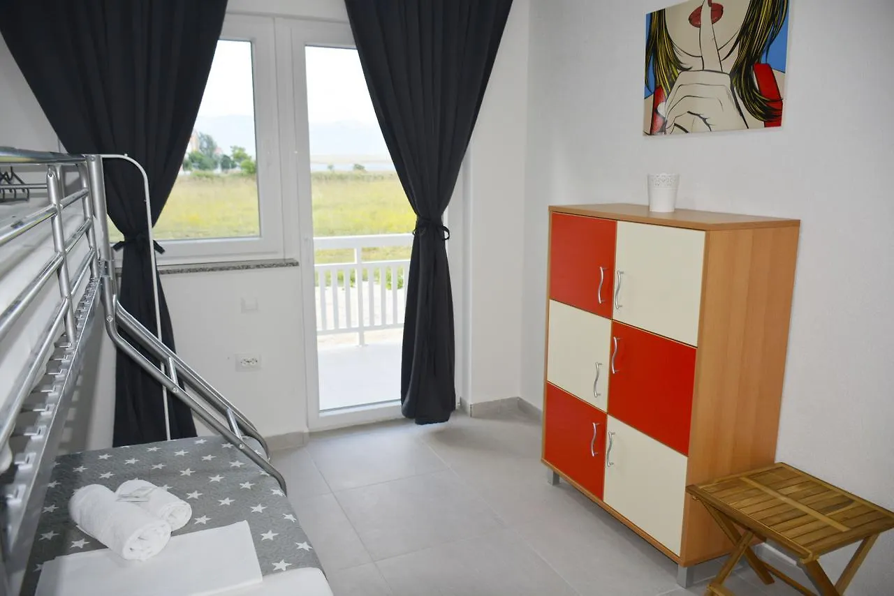Apartments Maja Vir 0*,
