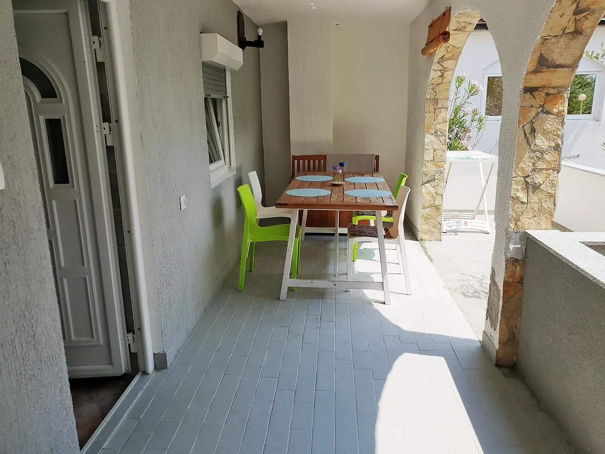 Apartments Maja Vir