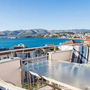 https://apartment-aba.hotels-in-trogir.com