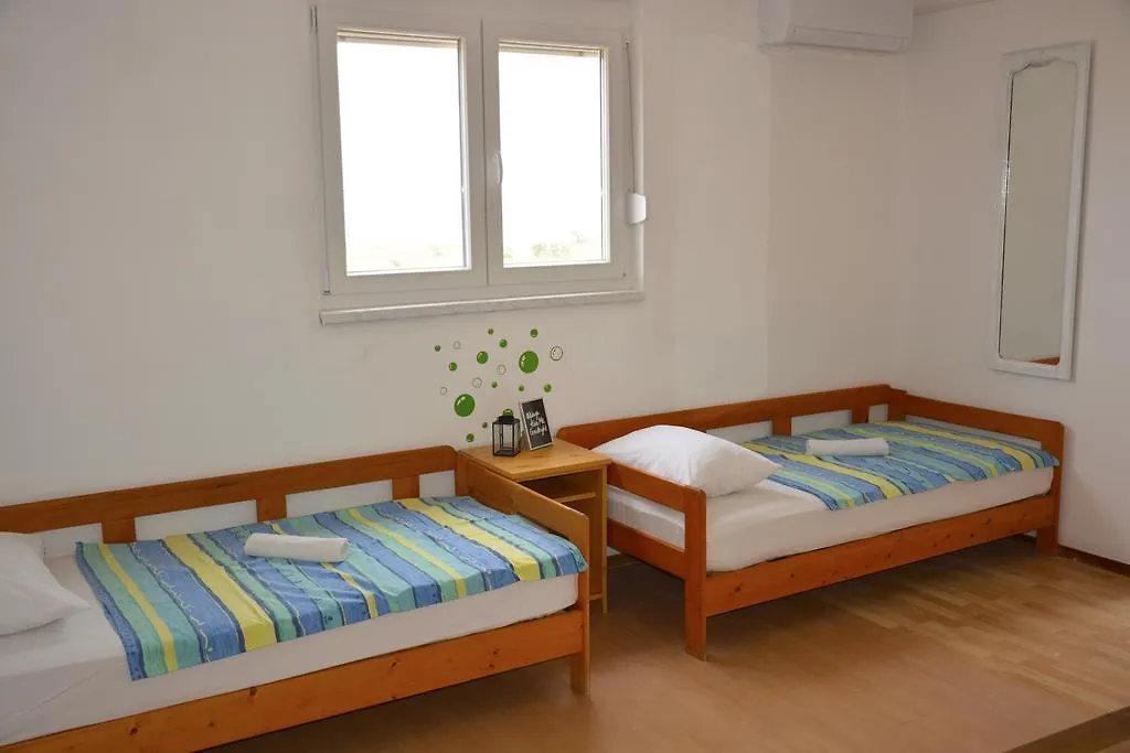 Apartments Maja Vir